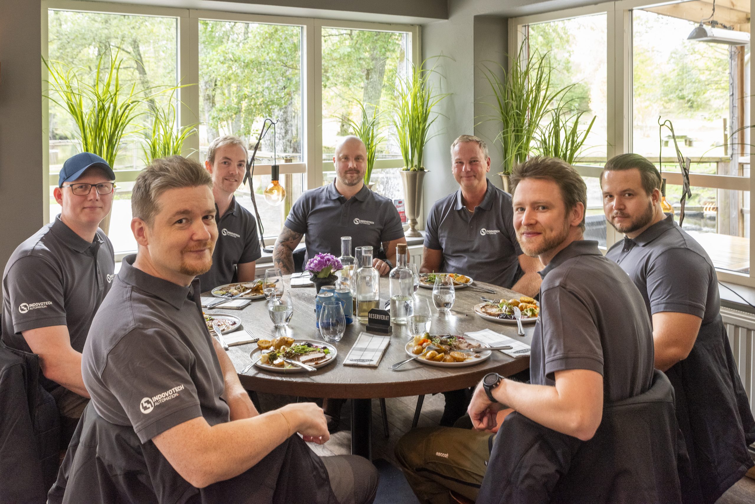 Team från Indovotech Automation i möte